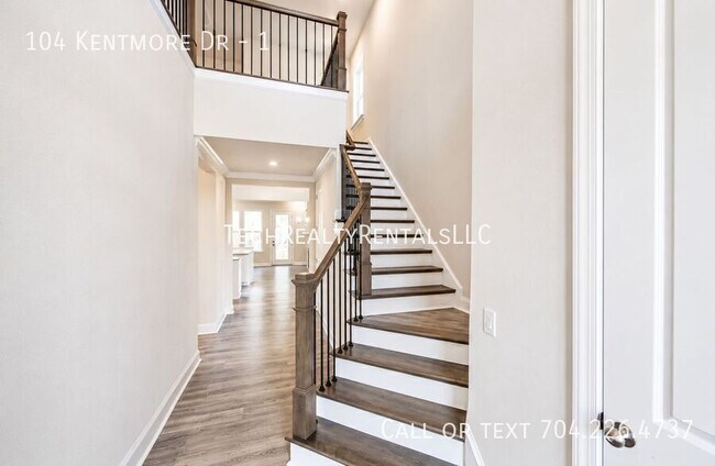 Photo - 104 Kentmore Dr