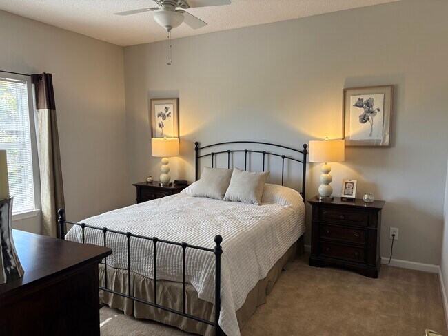 2BR, 2BA - 1056SF