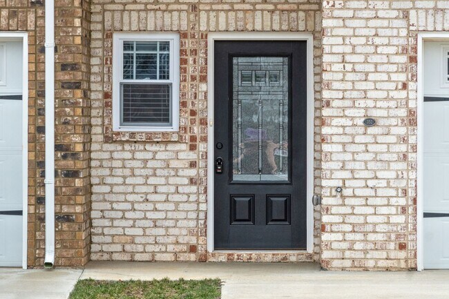 Photo - Pet Friendly Three Bedroom!