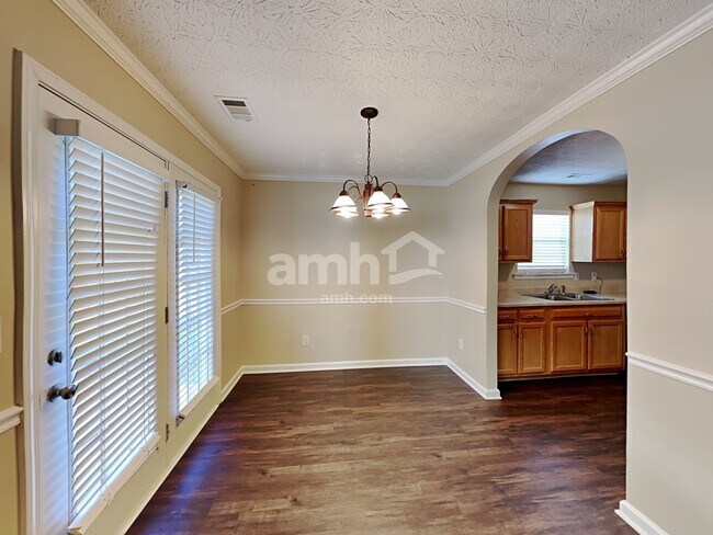 Photo - 532 Halley Way