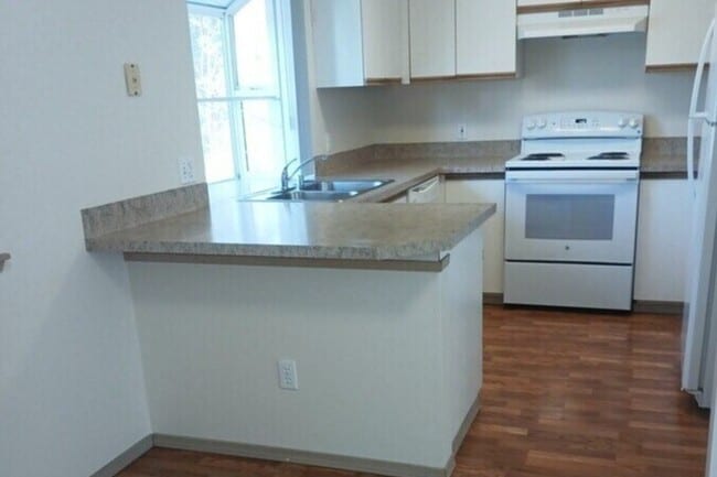 Building Photo - Noble Court Estates