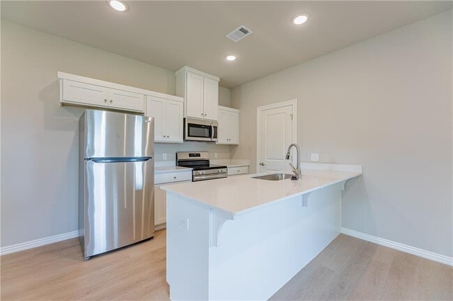 Building Photo - 1705 SW Casuarina Dr