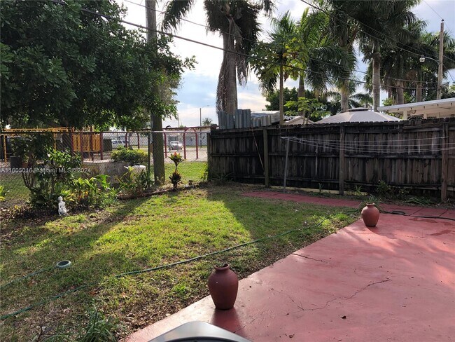 Photo - 7702 Pembroke Rd