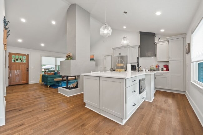 Photo - 1212 Richard Rd