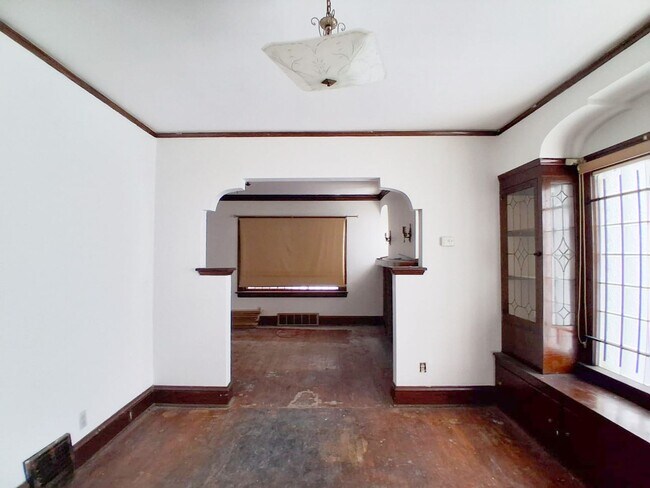 Photo - 4 BED 1 BATH BEAUTIFUL SINGLE FAMILY HOME