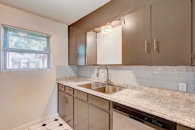 Photo - 202 Prairie Dell Ave