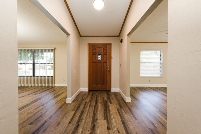 Photo - 1523 Poplar Dr