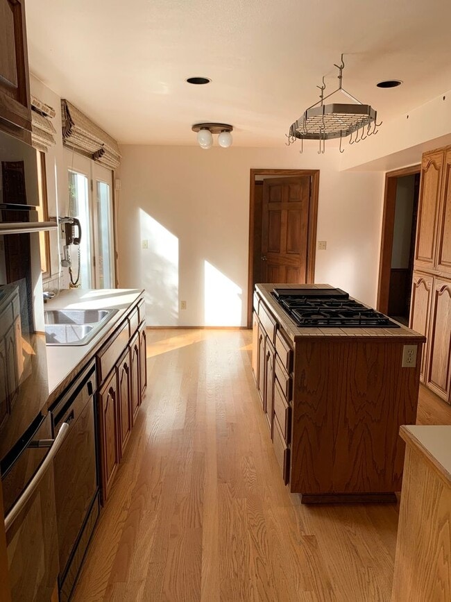 Photo - Oceanview 3BR 2.5BA | HUGE GARAGE | Washer & Dryer  | Dogs OK! >>> AVAILABLE NOW!