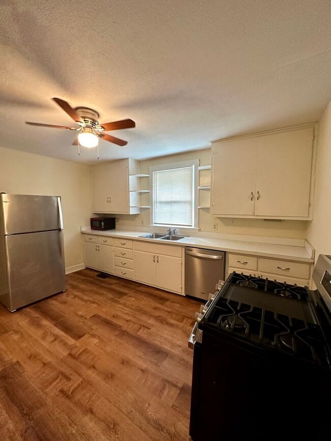 Photo - Pre-Leasing Now for the Fall Semester 2026