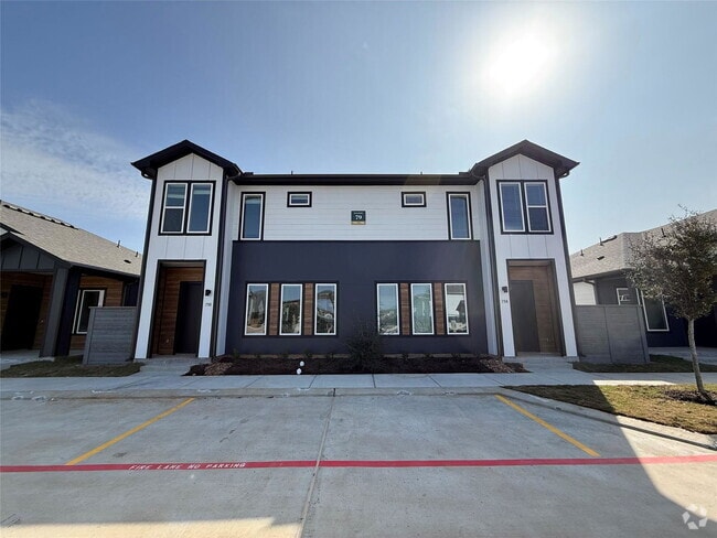 Building Photo - 33200 Forest W St Rental