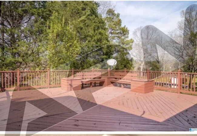 525 Stoney Brook Dr SW