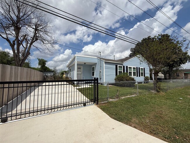 Photo - 1146 Majestic St