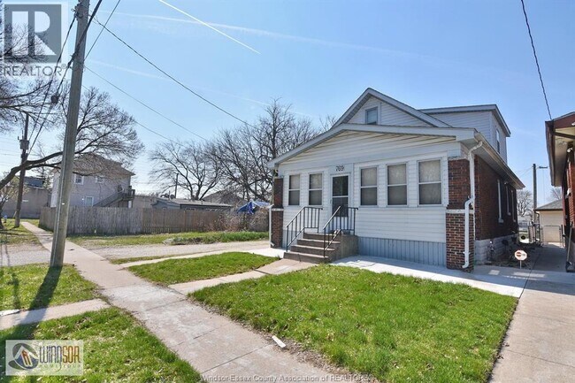 Photo - 769 McKay Ave