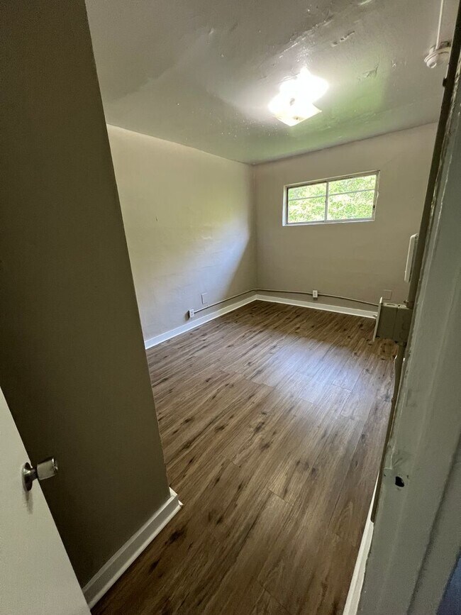 4113 Dorris St Unit B