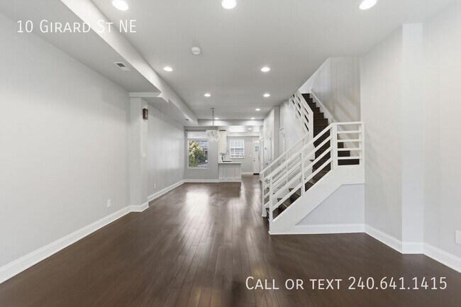 Photo - 10 Girard St NE