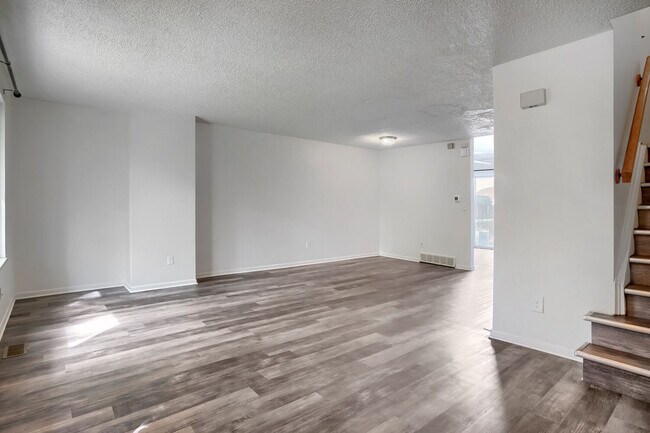 14711 W Ellsworth Ave