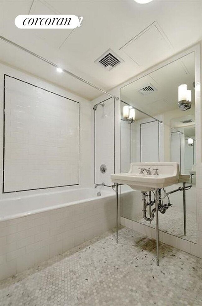 Photo - 34 W 22nd St