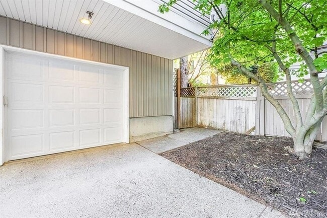 Fantastic Queen Anne Townhome - Fantastic Queen Anne Townhome