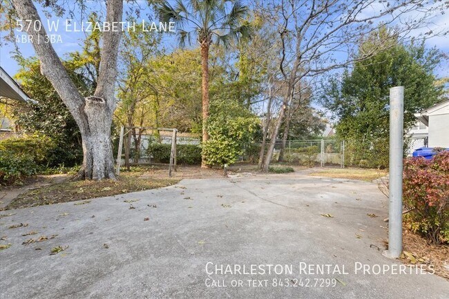 Photo - 570 Elizabeth Ln W