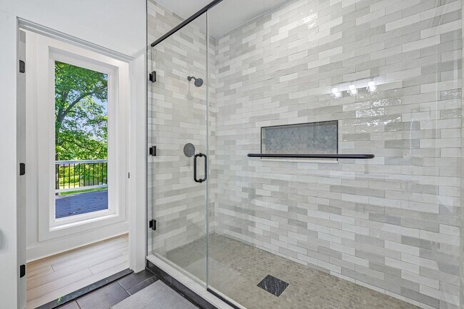 Photo - 4315 Pinetree Rd