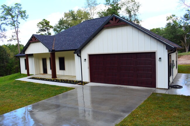 Building Photo - 2713 Sullivan Dr