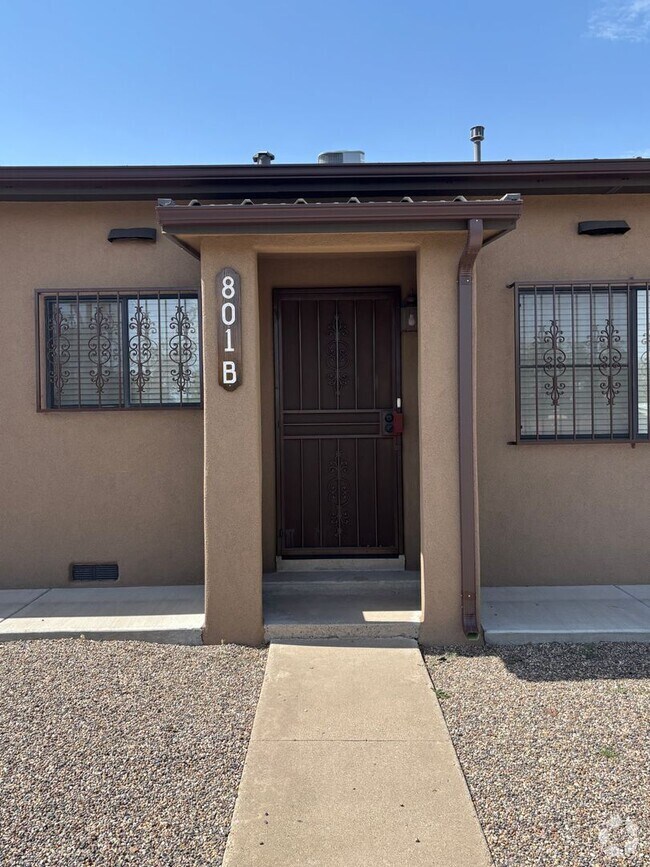Building Photo - NEWLY REMODELED 1 BED 1 BATH Unit B Rental
