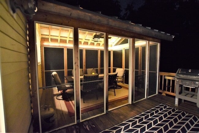 Photo - 398 Davis St