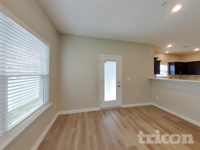 Photo - 415 Middleton Ln