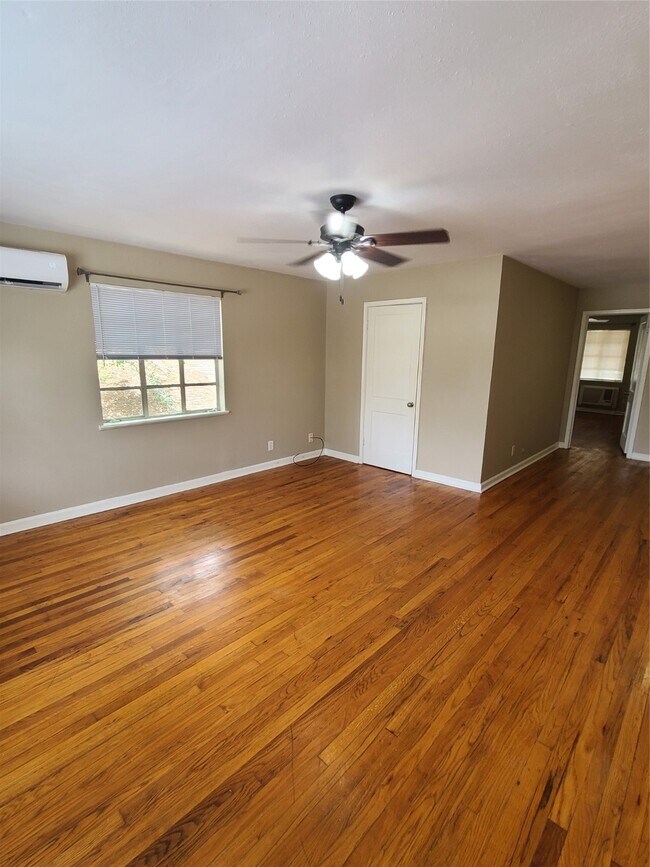 Photo - 1434 Lawson St