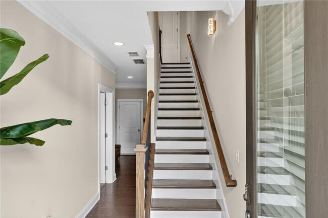 Photo - 1589 Aldworth Pl SE