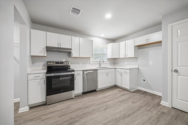 Photo - 5139 Enyart St
