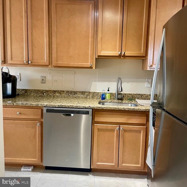 Building Photo - 5225 Pooks Hill Rd Unit 1607N