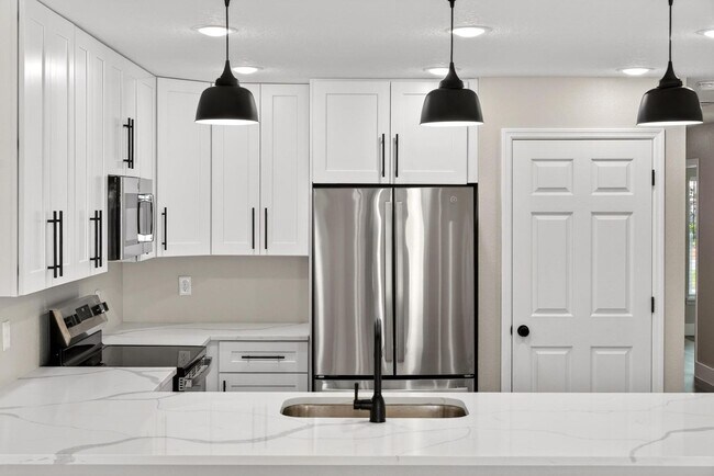 Photo - Vista Ave Unit 32629 Vista
