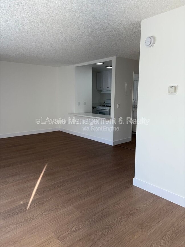 Photo - 6815 Kelvin Ave Unidad 102