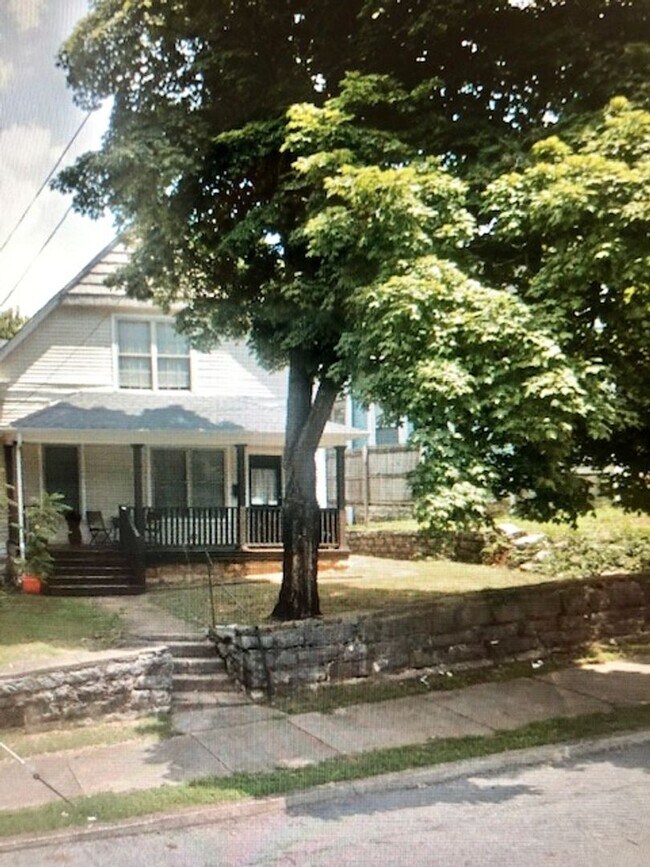 Photo - 656 E 8th Ave Unit Downstairs