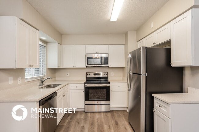 Photo - 328 52nd St W