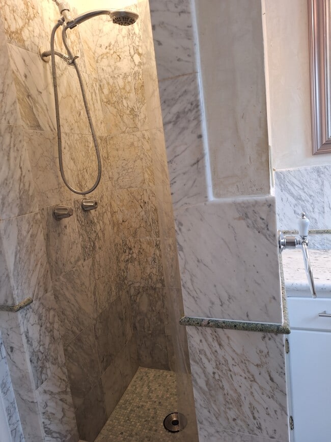 Photo - 633 Trevethan Ave Unidad Alley