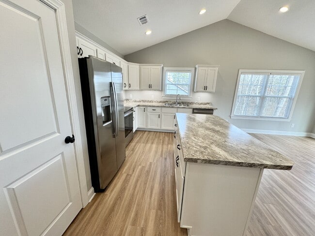 Photo - Charming 3-bedroom home ready to welcome its first family!