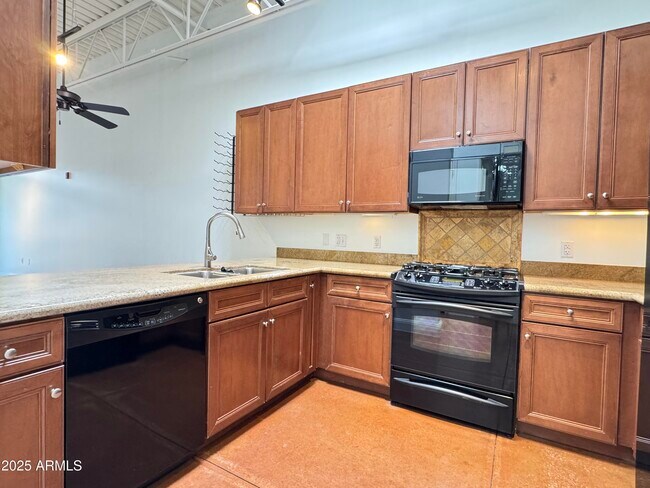 Photo - 7039 E Main St