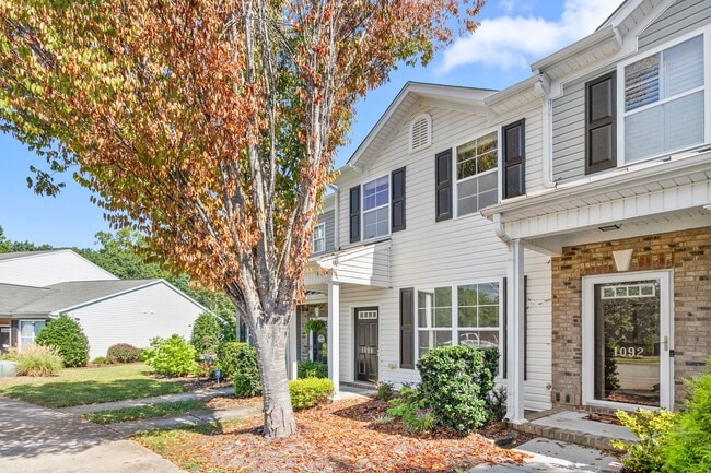 Photo - **Charming 2/2.5 Burlington Townhome**