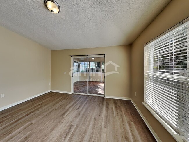 Photo - 16027 Dorchester Blvd