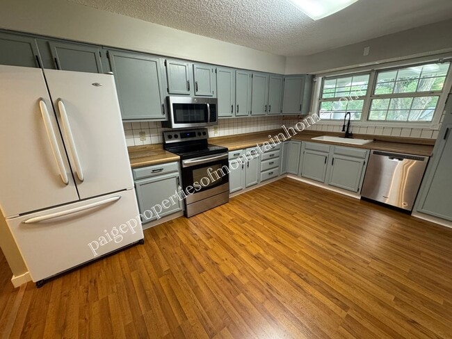 Photo - Charming 3 Bedroom, 2 Bath Home with Sunro...