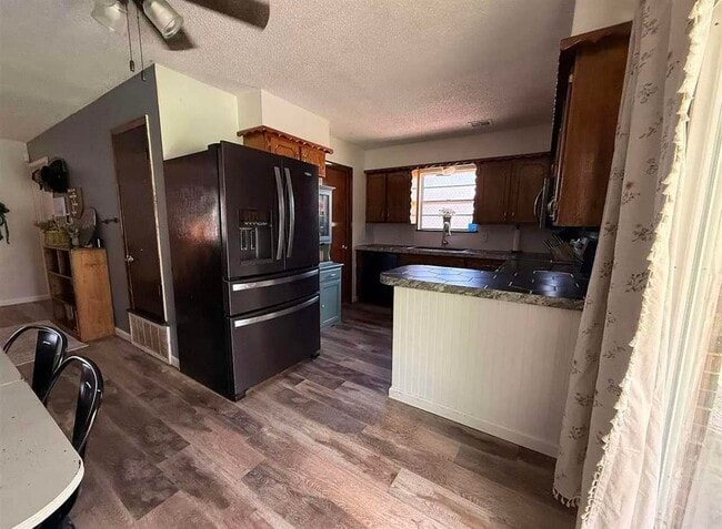 Photo - 128 NE English St