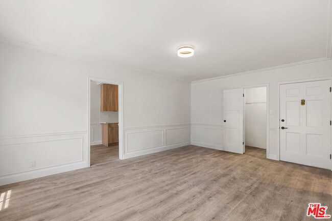 Photo - 308 S Reeves Dr Condo Unit 310D