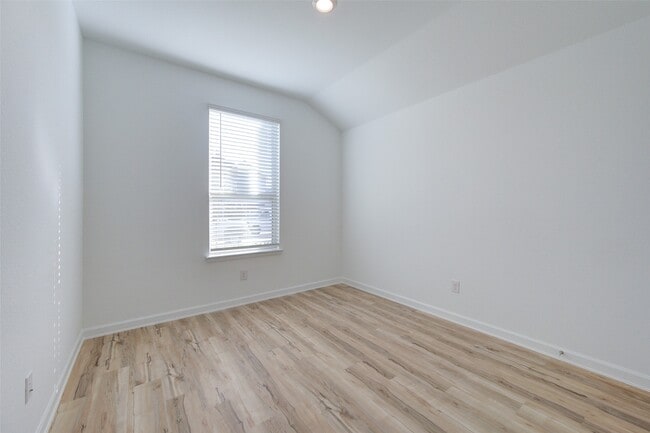 Photo - 3330 Meadknoll Ln