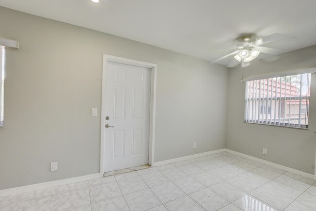 Photo - 193 Tuscany Ln