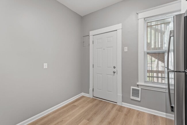 Photo - 211 Grotto St N Unit 1