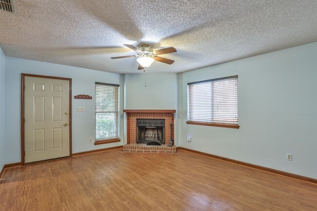 Photo - 1609 Willow Bend Way