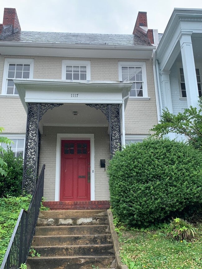 Renovated 4 Bedroom Townhouse! Off Street ... - Renovated 4 Bedroom Townhouse! Off Street ...