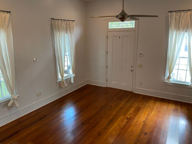 Photo - 547 Philip St